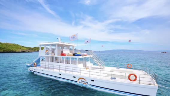 Boracay 4-hour party yacht - party boat (morning or sunset) with snacks, drinks and water activities