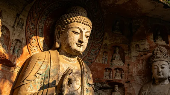 Escursione di un giorno alle sculture rupestri di Dazu a Chongqing | Sculture rupestri di Beishan + Sculture rupestri di Baodingshan + Museo di Dazu