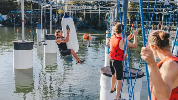 Wurster Nordseeküste: Aqua Chimp Climbing Park by the Lake