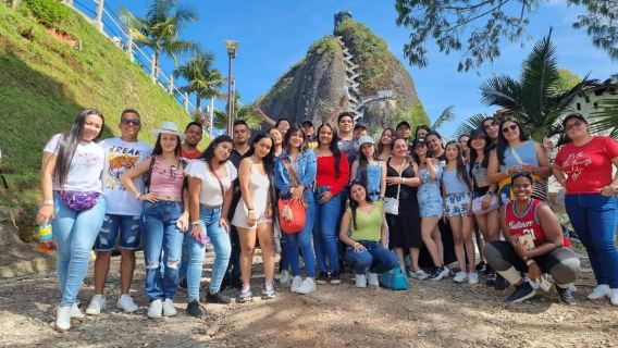 Tour Guatapé - Piedra del Peñol with departure from Medellín