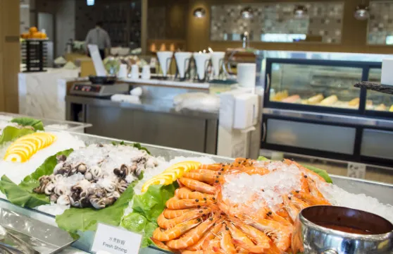 台北六福萬怡酒店敘日餐廳自助式午或晚餐券（假日+NT$300）