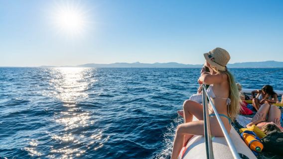 Palma de Mallorca: Öğle Yemeği ve Yüzme Molalı 5 Saatlik Katamaran Gemi Turu