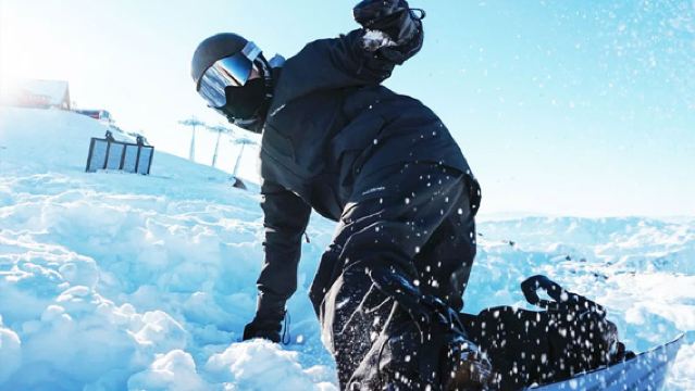 Tour di un giorno a Kōbe sul Monte Rokkō per giocare con la neve, sciare e terme con pacchetto opzionale
