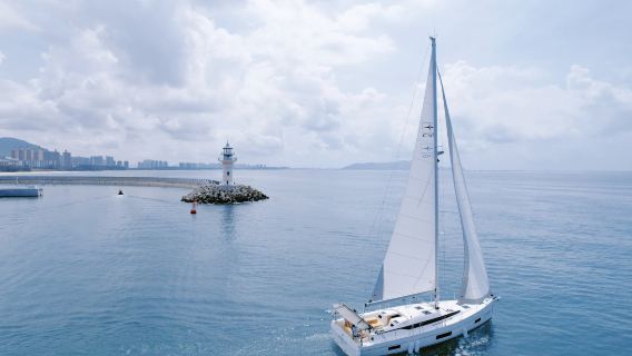 【陵水清水灣遊艇】海南陵水清水灣45英尺單體帆船包船出海+海釣漁具、釣餌、槳板等水上玩具