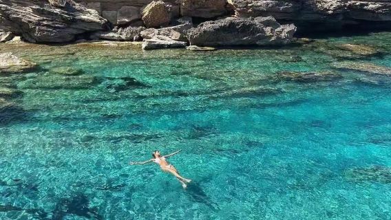 однодневный тур с совместным трансфером в Барселону, Бланес, Тоссу и Тибидабо с обслуживанием на китайском и английском языках