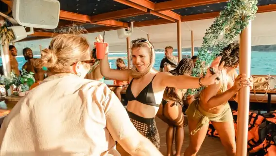 普吉島Ombre豪華派對遊艇之旅：香蕉海灘與神仙半島