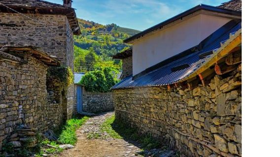 Explore Rabdisht: Guided Tour of the Stone Village