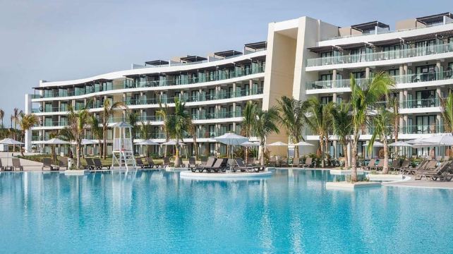 มอนเตโกเบย์: บริการรับส่งสนามบินส่วนตัวไปยังโรงแรมฟัลมัธ