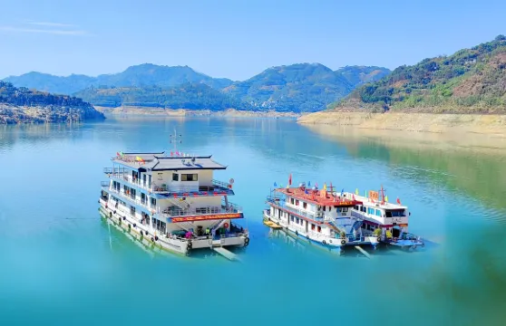 貴州興義萬峰湖水上游船觀光體驗【90分鐘欣賞湖光山色+山水秘境童話城堡】
