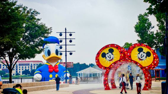 Servizio navetta per il tour panoramico del resort internazionale di Shanghai (itinerario Disneytown)