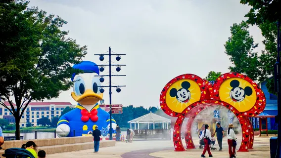Servizio navetta per il tour panoramico del resort internazionale di Shanghai (itinerario Disneytown)