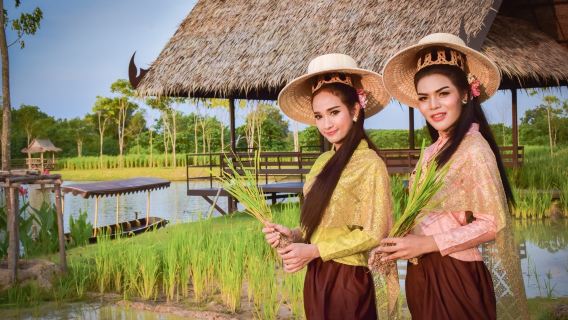 พัทยา ประเทศไทย เรียนทำอาหารไทยที่สวนสไตล์ไทย + กิจกรรมทั้งหมด + บริการชุดไทยแบบดั้งเดิม