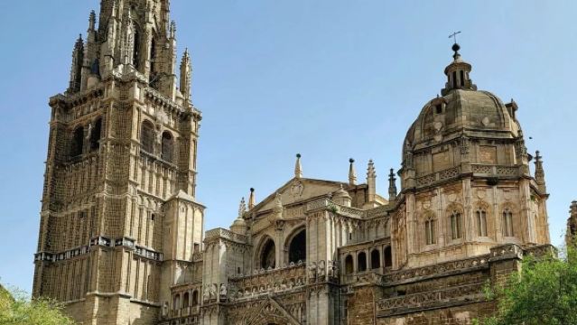 Lawatan sehari ke Katedral Toledo, Istana Alcázar dan Pekan Kincir Angin di Madrid, Sepanyol