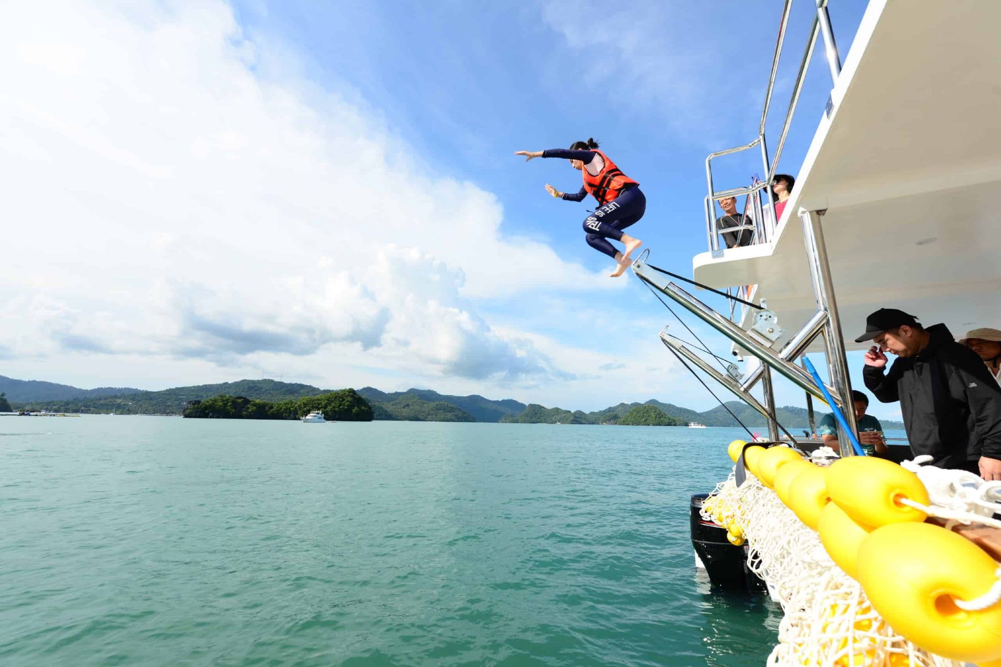 [Prezzi invariati per il Capodanno Cinese] Tour di un giorno in yacht a Langkawi con crociera al tramonto, snorkeling e vista sul mare al tramonto