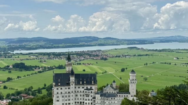 Munich to Neuschwanstein Castle and Hohenschwangau Castle - Alpsee and Oberammergau Round-Trip Private Charter Selection
