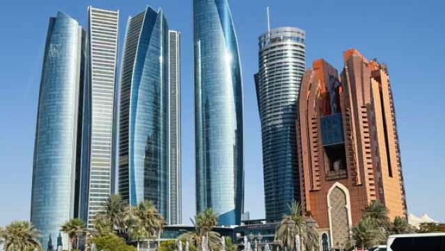 Lawatan sehari ke Masjid Sheikh Zayed, Louvre, Istana Presiden dan Menara Etihad di Abu Dhabi