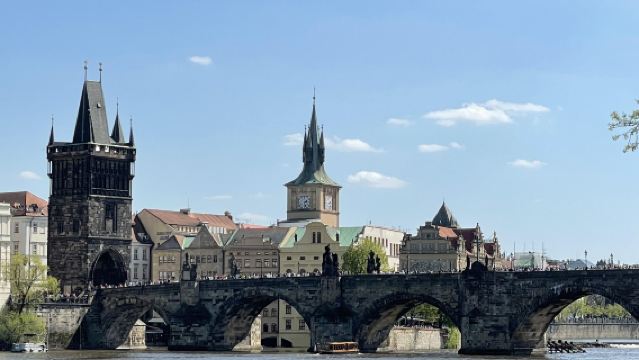捷克布拉格千塔之城+查理大橋+天文鐘+泰恩教堂包車一日遊