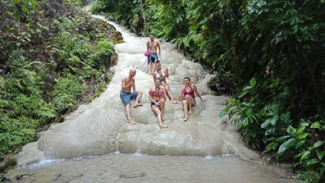 Lawatan sehari dengan sewaan peribadi berbahasa Cina di Chiang Mai: Air Terjun Sticky, Kerajaan Harimau Chiang Mai dan pengalaman menembak menggunakan peluru sebenar