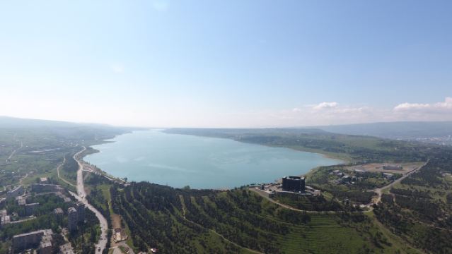 Excursión de un día con servicio de coche privado con conductor al mar de Tbilisi, la Catedral de la Santísima Trinidad y la Fortaleza de la Madre en Tiflis