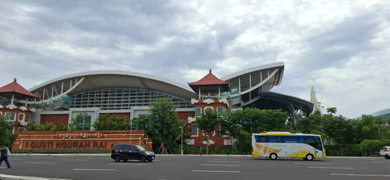 Kuta Centre /Legian: Departure Transfer from Hotel to Bali Airport (DPS)
