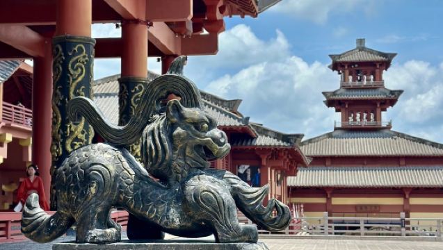 Lawatan Sehari ke Bandar Filem Hengdian + Istana Ming Qing [Bas Ekspres Pergi-Balik dari Hangzhou]