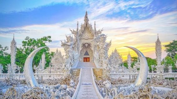 Dagtur till Mueang Chiang Rai District - vita tempel, blå tempel och svarta huset museum