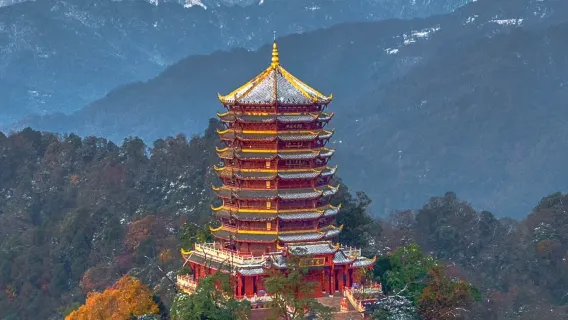 Chengdu to Mt. Qingchengshan Day Trip: Morning Hike + Afternoon Traditional Massage