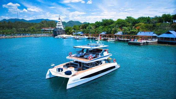 Esperienza in Yacht di Lusso a Nha Trang – Buffet Premium, Snorkeling e Avventure Oceaniche