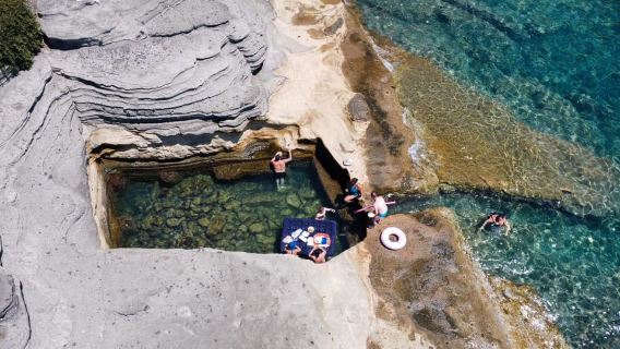 Procida: Boat Tour with Swimming Stops and Underwater Photos
