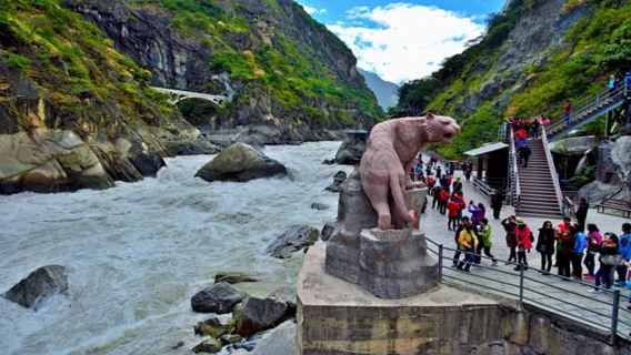 Au départ de Lijiang : Excursion d'une journée aux gorges du Saut du Tigre (section Shangri-La) (excursion tout compris de haute qualité avec prise en charge et retour à votre hôtel)