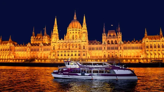 Budapest: Sightseeing Cruise From Pest
