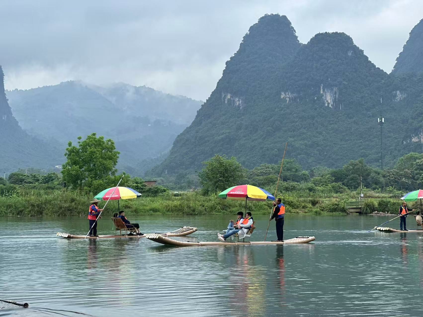 Guilin: 1-Day Li-River Cruise and Yangshuo Yulong Bamboo Private Tour