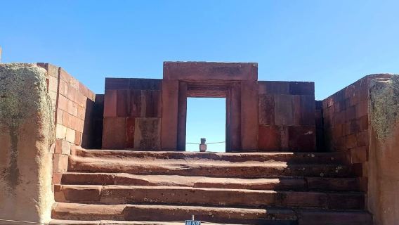 La Paz, Tiahuanaco berkongsi lawatan berpandu pelancong