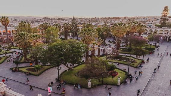 Arequipa: Walking Tour and Santa Catalina Monastery