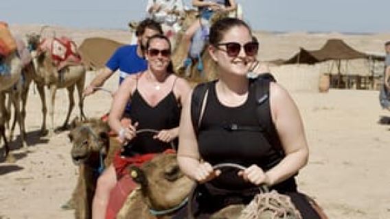 Marrakesch: Agafay-Kamelritt bei Sonnenuntergang und Abendessen mit Show