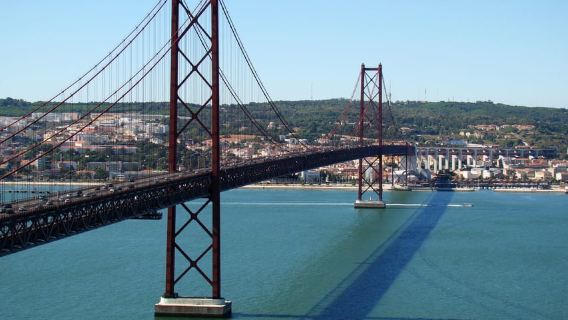 Tur Sisi Selatan Lisbon, Sungai Tejo & Jalan Kaki 3 Jam