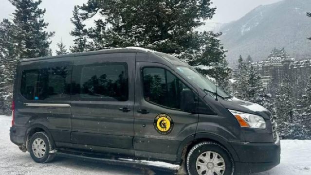 Banff: Private Transfer to Calgary Airport or Calgary