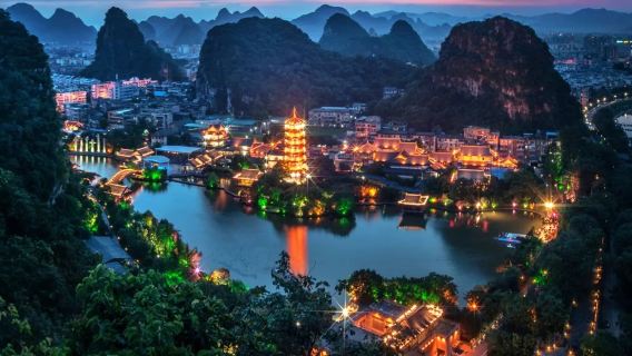 【広西】桂林両江四湖景区 遊覧船チケット(湖と山の美しい景色+双塔が古城を照らす+日帰りツアー/ナイトクルーズ選択可能+「街が景観の中に、景観が街の中に」)