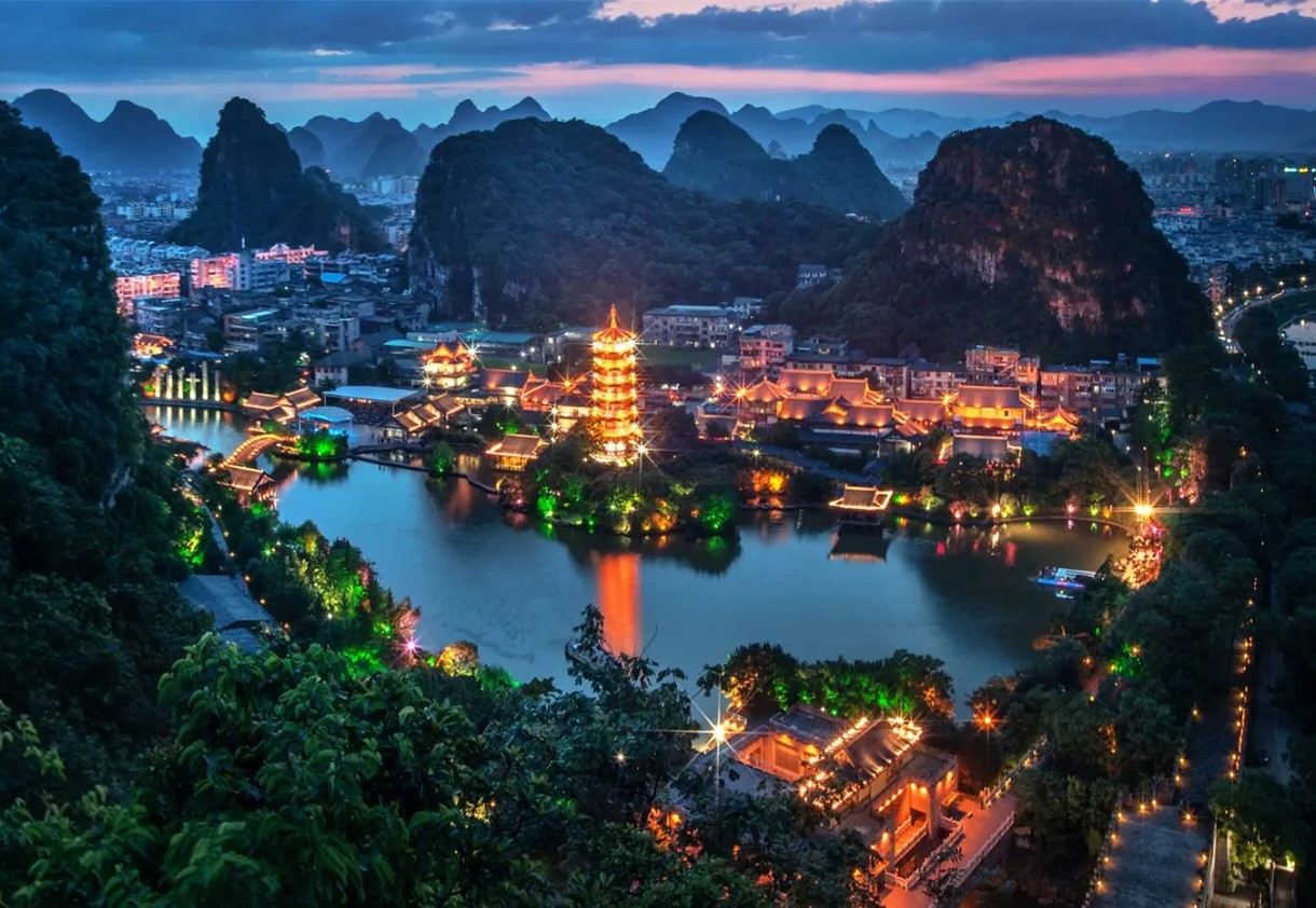 [Guangxi] Two Rivers and Four Lakes sightseeing cruise ticket (breathtaking lake and mountain views + twin pagodas illuminating the ancient city + choice of day tour/night cruise + "a city within scenery, scenery within a city")