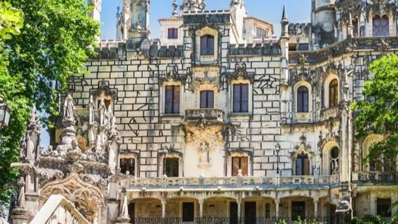 Sintra & Quinta da Regaleira: Guided Tour + Transfer