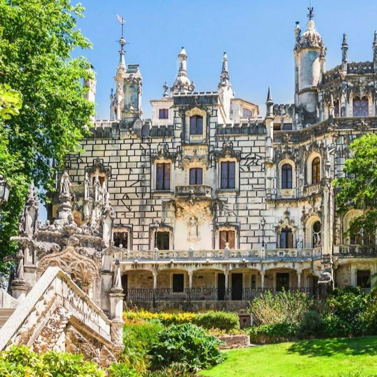 Sintra & Quinta da Regaleira: Guided Tour + Transfer
