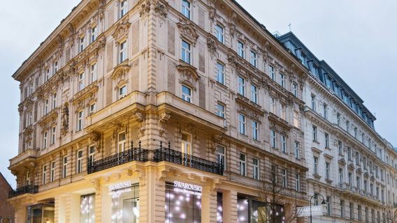 Swarovski Crystal Worlds Shopping Experience Tour with Champagne & Gift