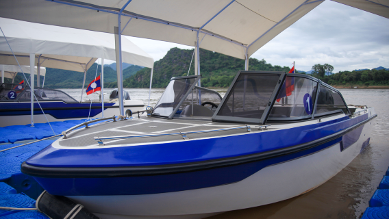 Luang Prabang: 30-min Mekong River Speedboating with Fruit Platter, Pastries, and Drinks