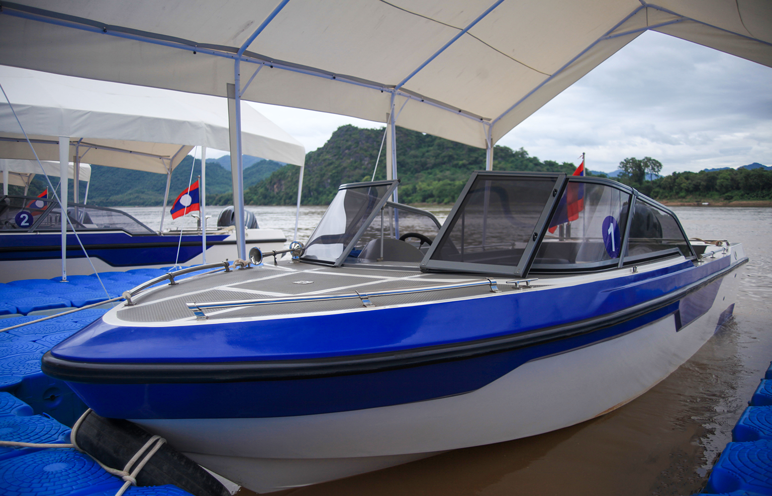 Luang Prabang: tour in motoscafo di 30 minuti sul Mekong, con assortimento di frutta, pasticcini e bevande