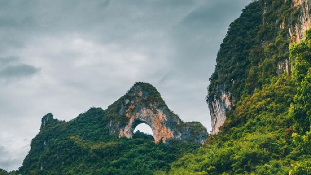 Guilin to Yangshuo 1-Day Small Group Adventure: Silver Cave, Moon Hill & Yulong Cycling
