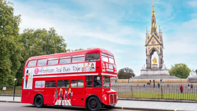 รถบัสสองชั้นสไตล์อังกฤษคลาสสิกในลอนดอน: ทานอาหารว่างและขนมหวานชั้นเลิศจากเชฟมืออาชีพ พร้อมเครื่องดื่มและสโคน ชมสถานที่สำคัญของลอนดอน