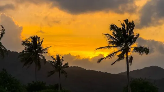 Featured tour starting at 3750 THB: From Phuket to Krabi Town Islands. WITHOUT WAVES. SUNSET (Sea)