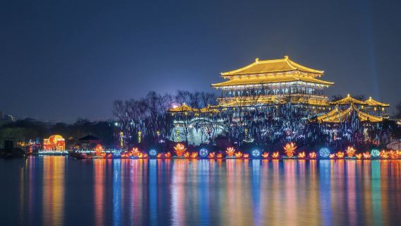 Tour nocturno por la muralla de Xi'an + ciudad de la dinastía Tang, incluye guía en inglés, ruso y español, transporte + conductor y entrada