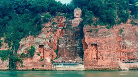 Excursión privada de un día a Leshan: senderismo al Buda, vistas al río y sabores de Sichuan
