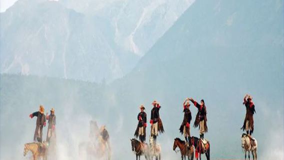 Lijiang Yulong Snow Mountain Attraction: Spruce Meadow + Blue Moon Valley + Impression Lijiang 1-day Tour (Golden Sunrise)